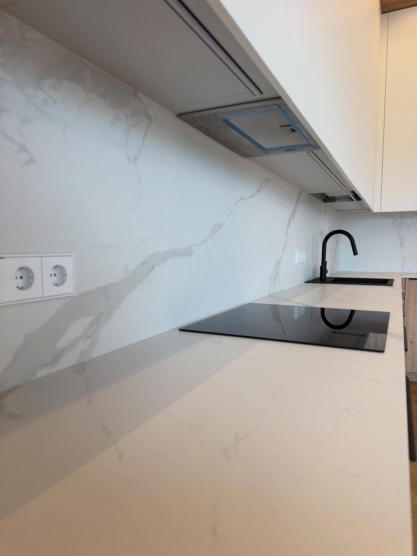 Marmuro rašto sintered stone stalviršio detalė