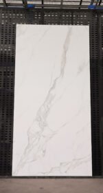 Marmuro imitacijos plytelė New Calacatta YLMWH005 – 3200x1600x12 mm - Image 2