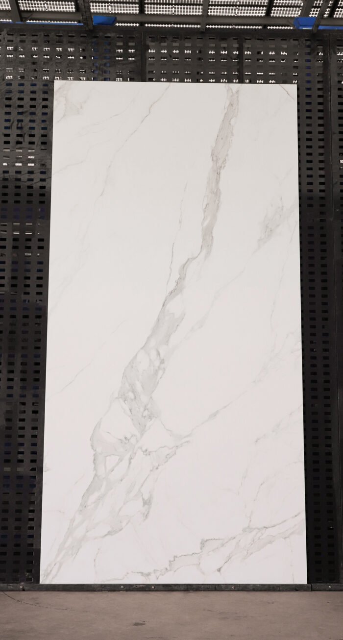 Marmuro imitacijos plytelė New Calacatta YLMWH005 – 3200x1600x12 mm - Image 2